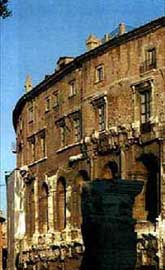Esterno del Teatro di Marcello