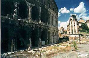 Esterno del Teatro di Marcello