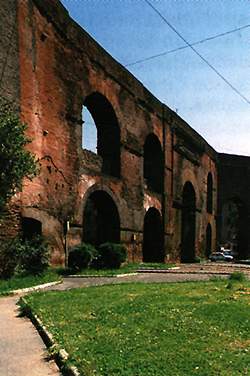L'Acquedotto Marcio nel tratto urbano presso Porta Maggiore